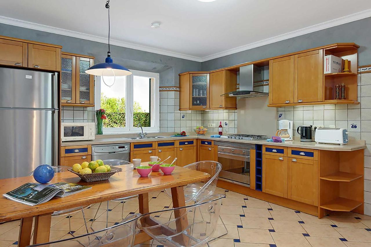 Deu Quarterades Villa
