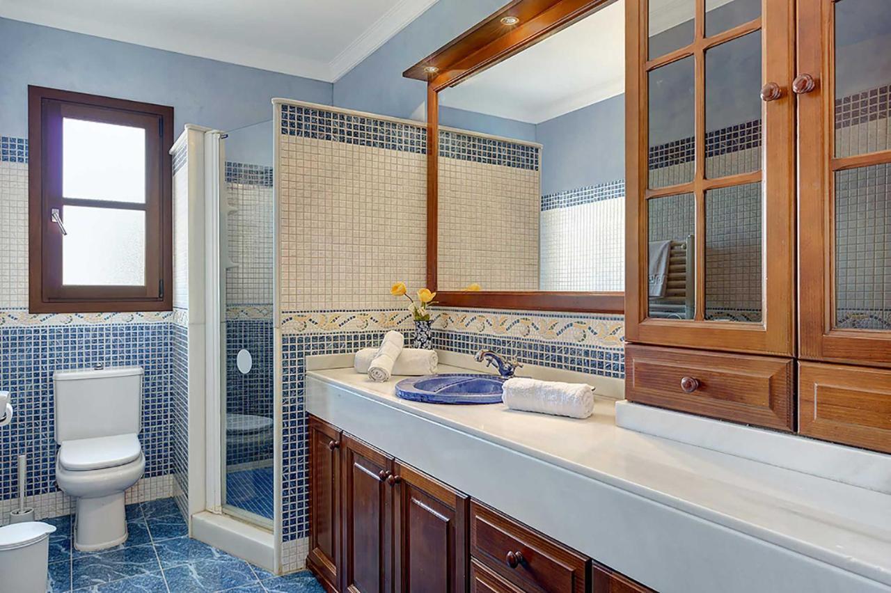 Deu Quarterades Villa *