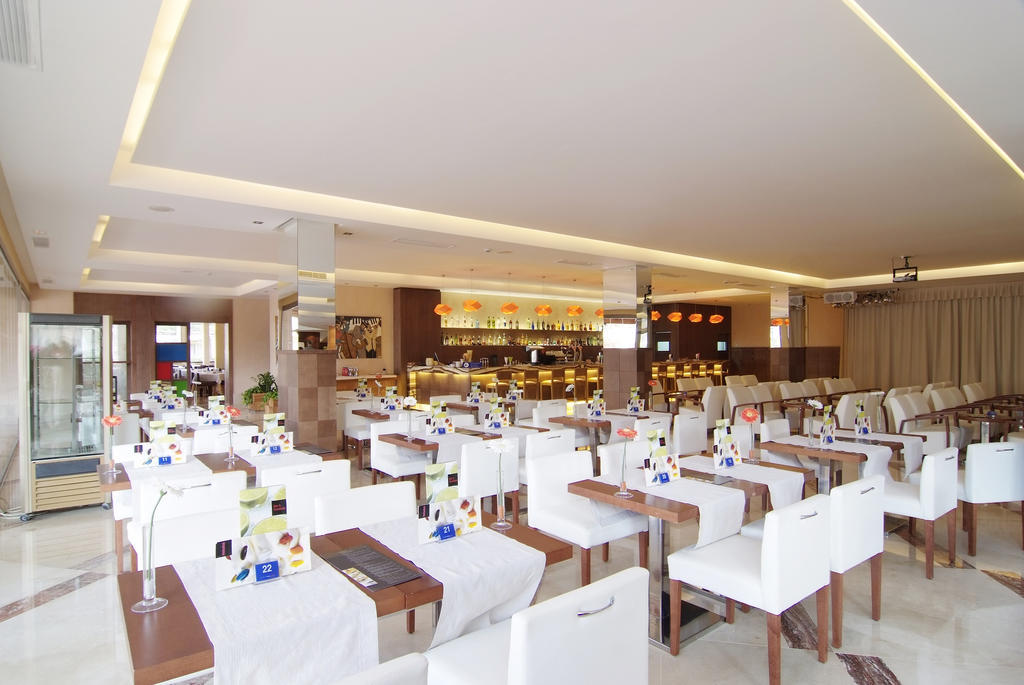 Zafiro Tropic Apartahotel 4*