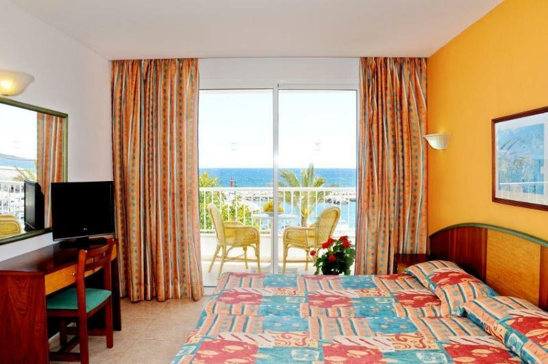 Hotel Cala Bona 3*