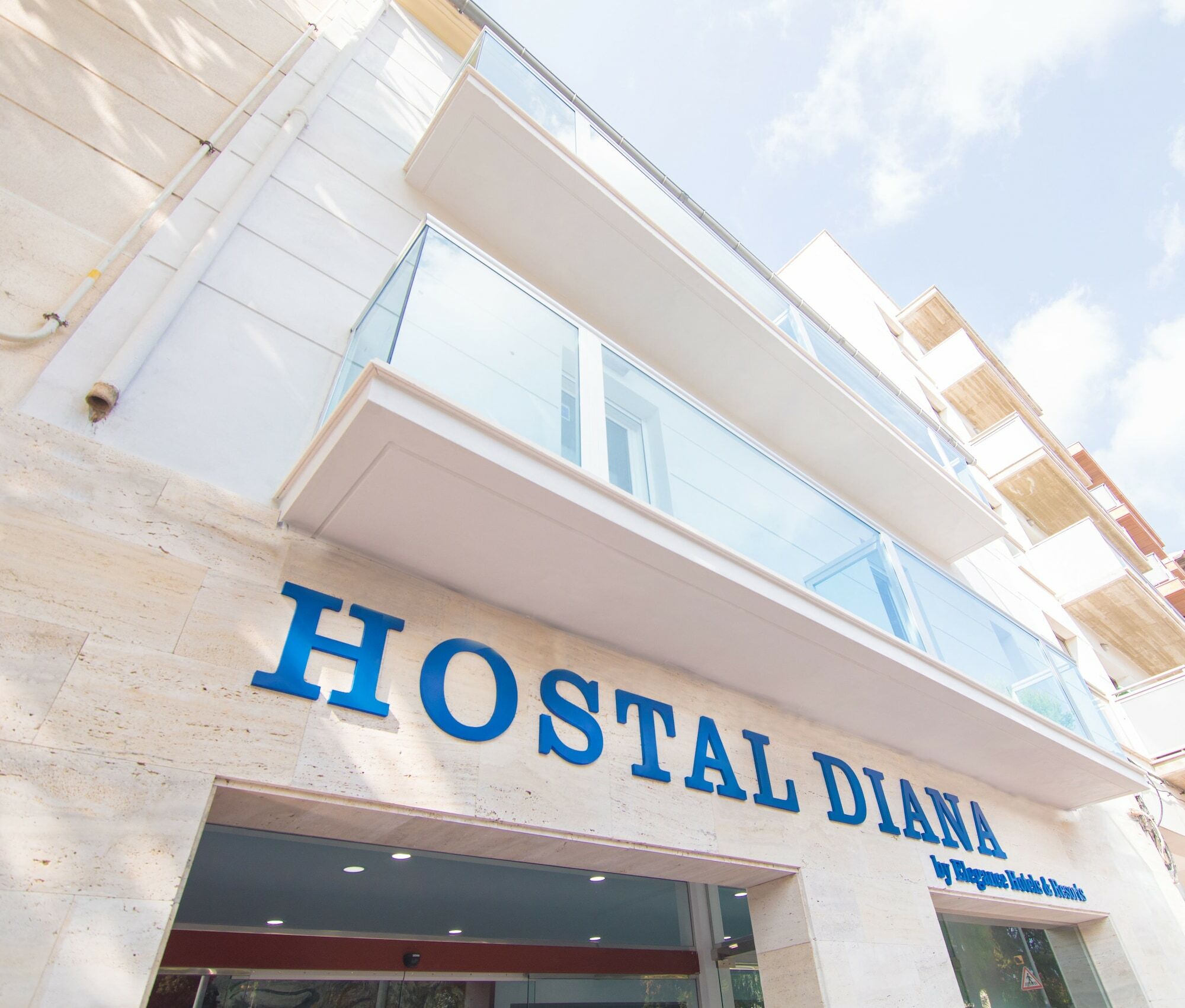 Elegance Diana Hostal