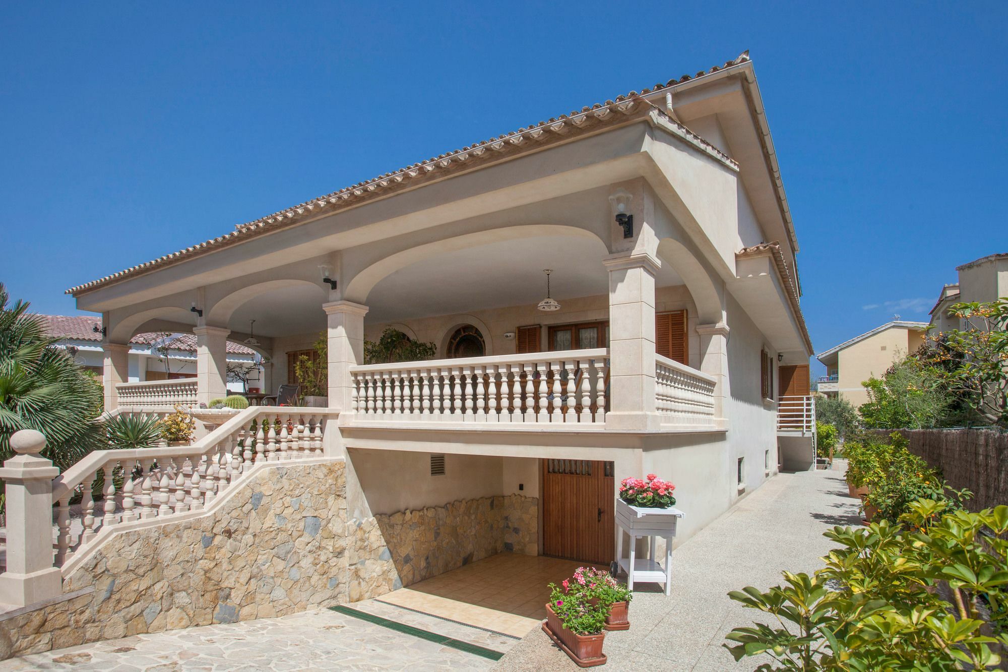 Chalet Roses *