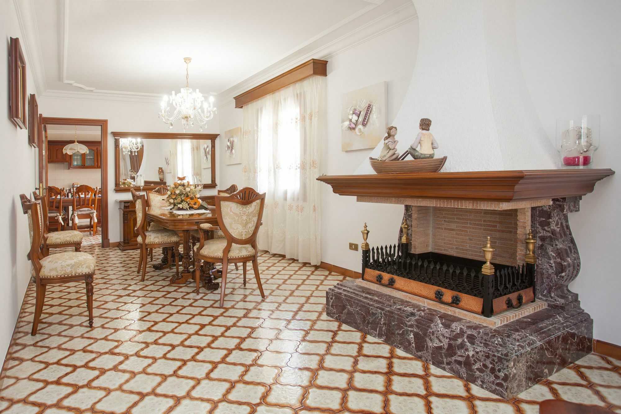 Chalet Roses *