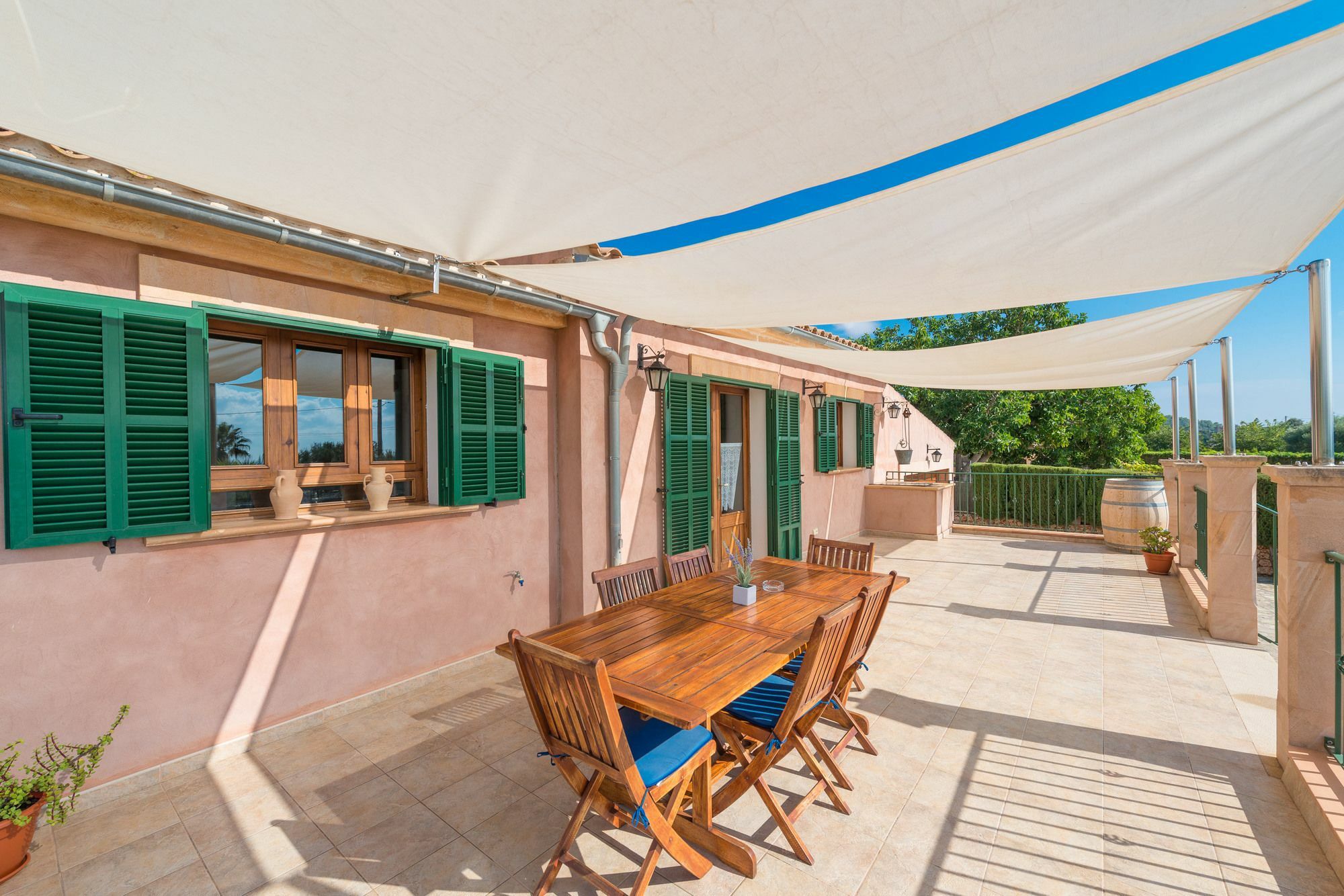 Son Frau Villa