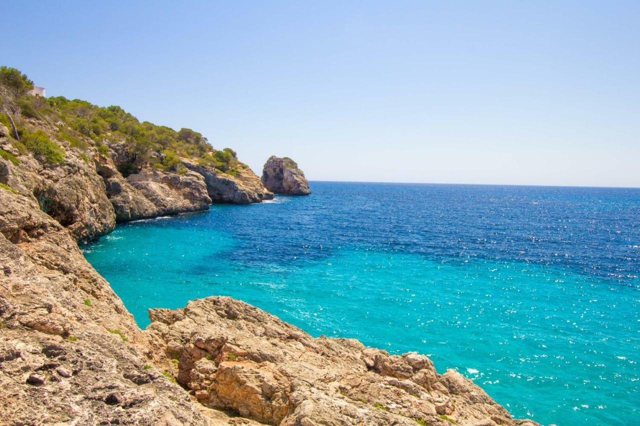 Beautiful Private On The Sea Villa Santanyi