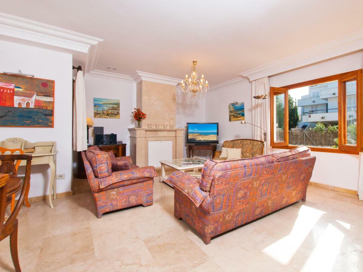 Villa Tita De Manresa, Con Jardines Y Vista Mar