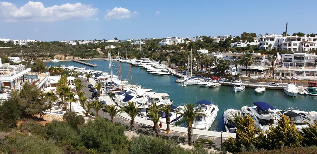 Marina Calador Harbourview: Seaside Oasis With Pool And Garden Apartment