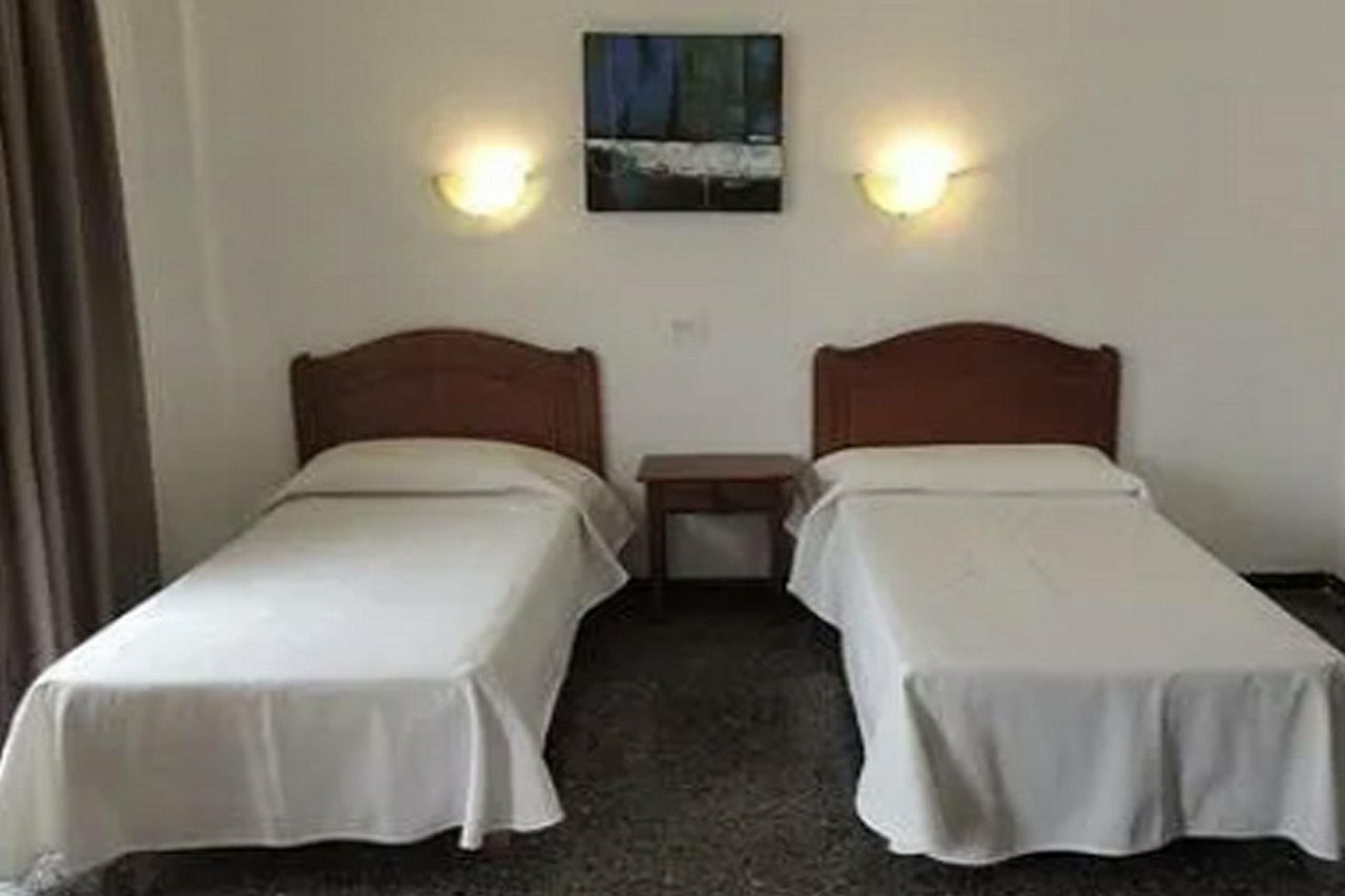 Elegance Playa Arenal Ii Hostal