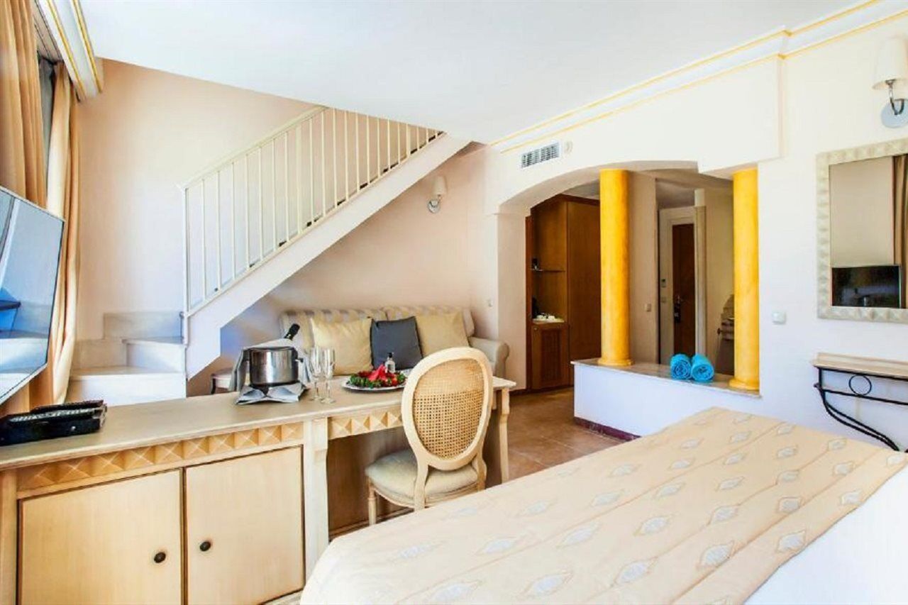 Hotel Viva Cala Mesquida & Adults Only 16 4*