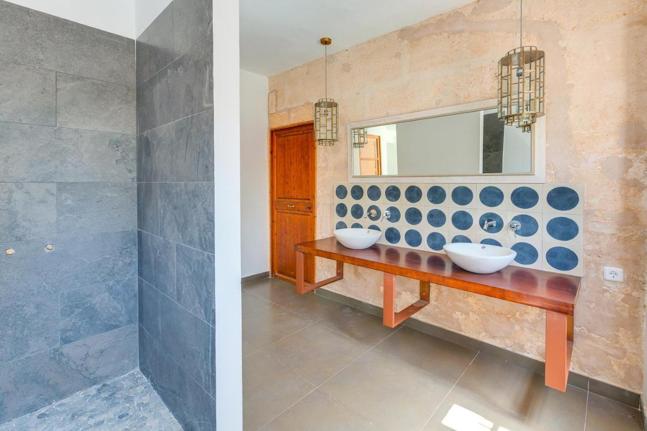 Villa Palma, Establiments Palma de Mallorca