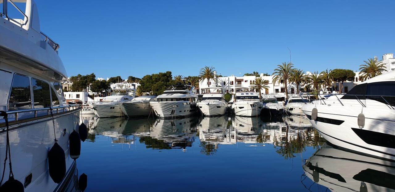 Marina Calador Harbourview: Seaside Oasis With Pool And Garden Apartment *