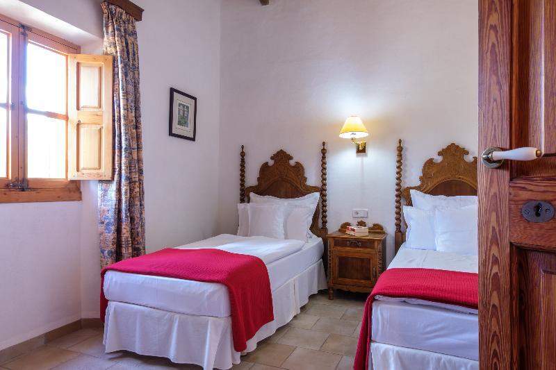 Hotel Estades 4*