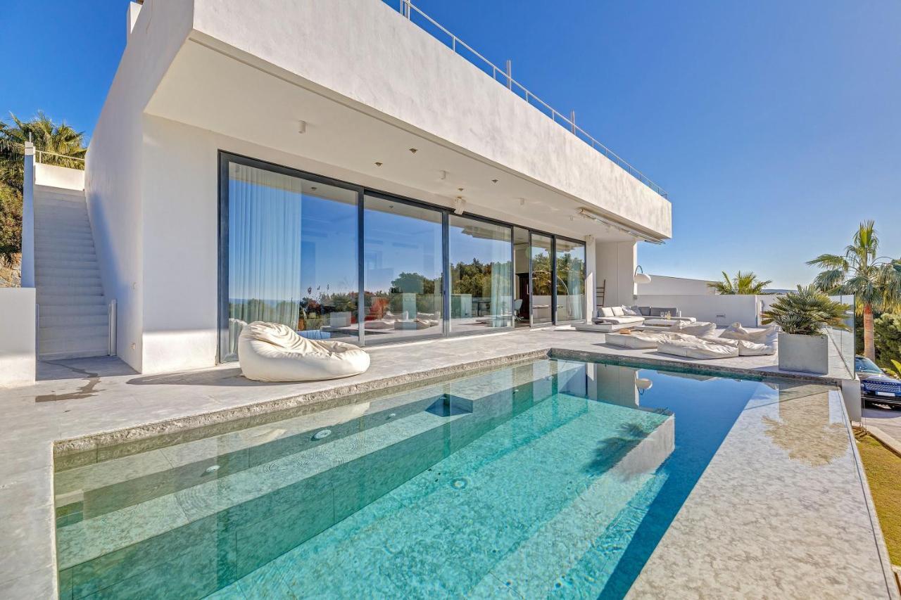 Casa Blanca En Bella Vista *