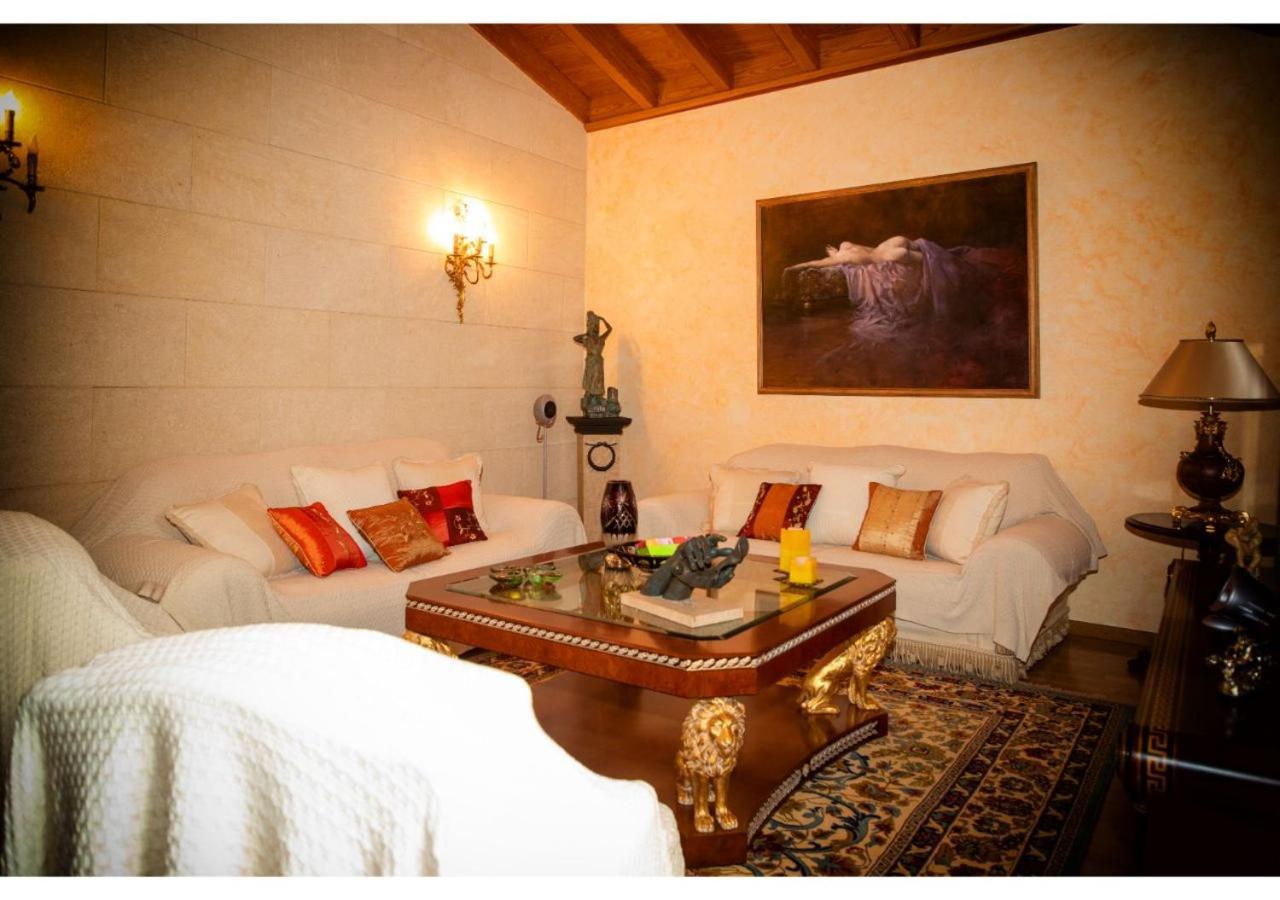 Casal De Gaieta Adults