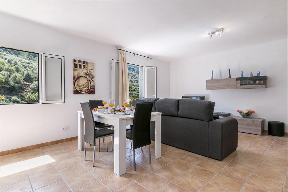 Town House Cas Decu