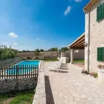 Villa With Children Friendly Lawn Area