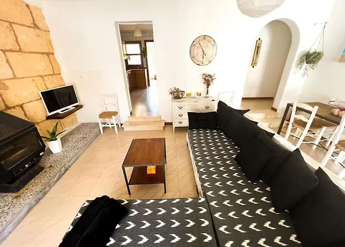 Ca Na Fulla. Agradable Casa Con Jardin Y Piscina.