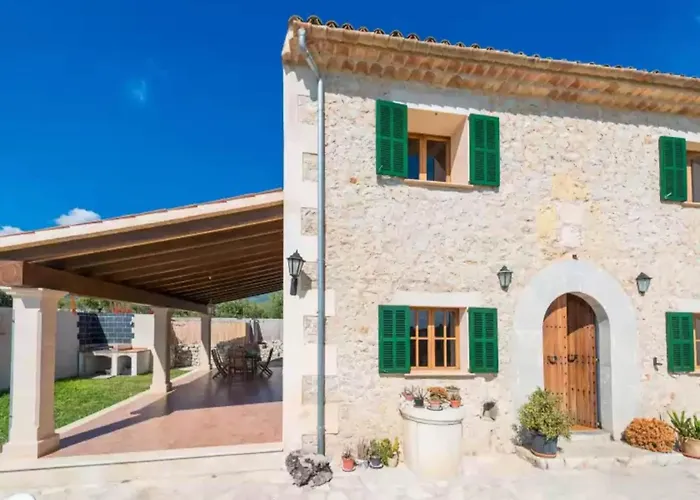 Villa With Children Friendly Lawn Area