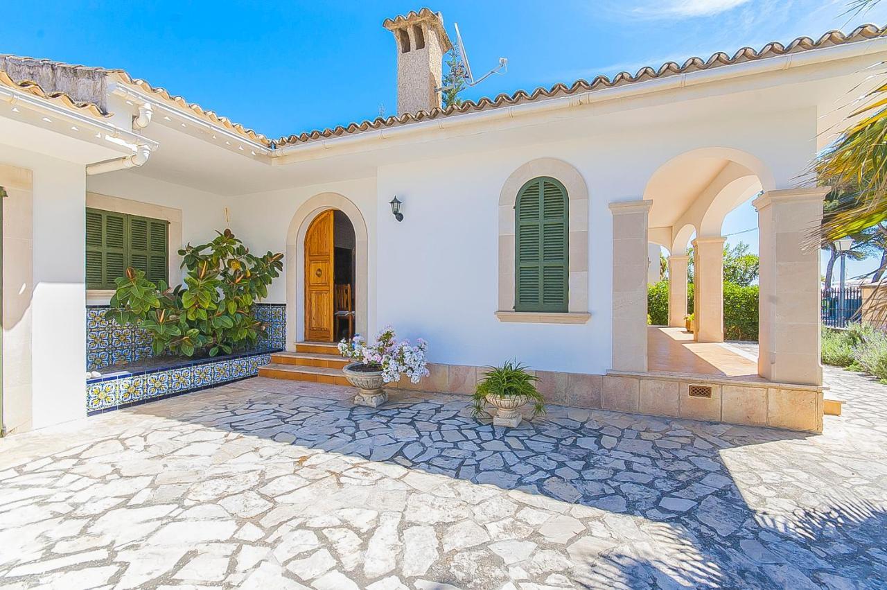 Villa Anecs *
