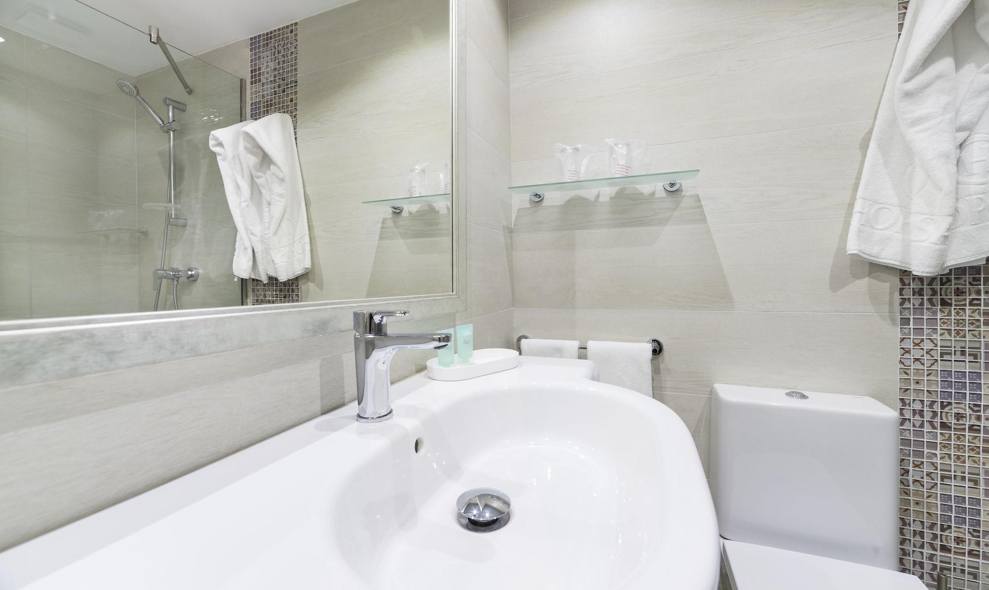 Hoposa Niu 4* Cala de Sant Vicenc
