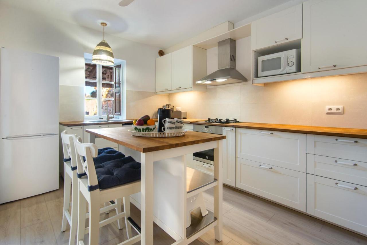 Casa La Limonera. Townhouse With Pool For Up To 6 Persons In *