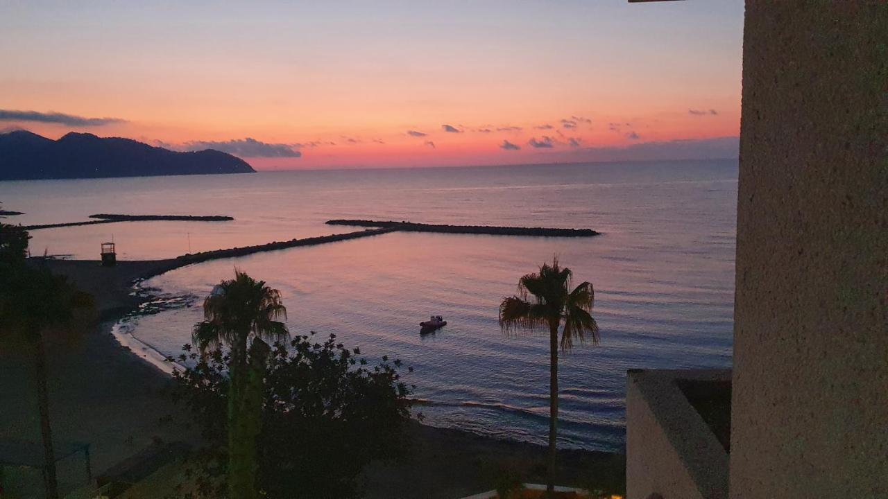 Torre Bona - Seafront, 10 Meters From The Beach! *
