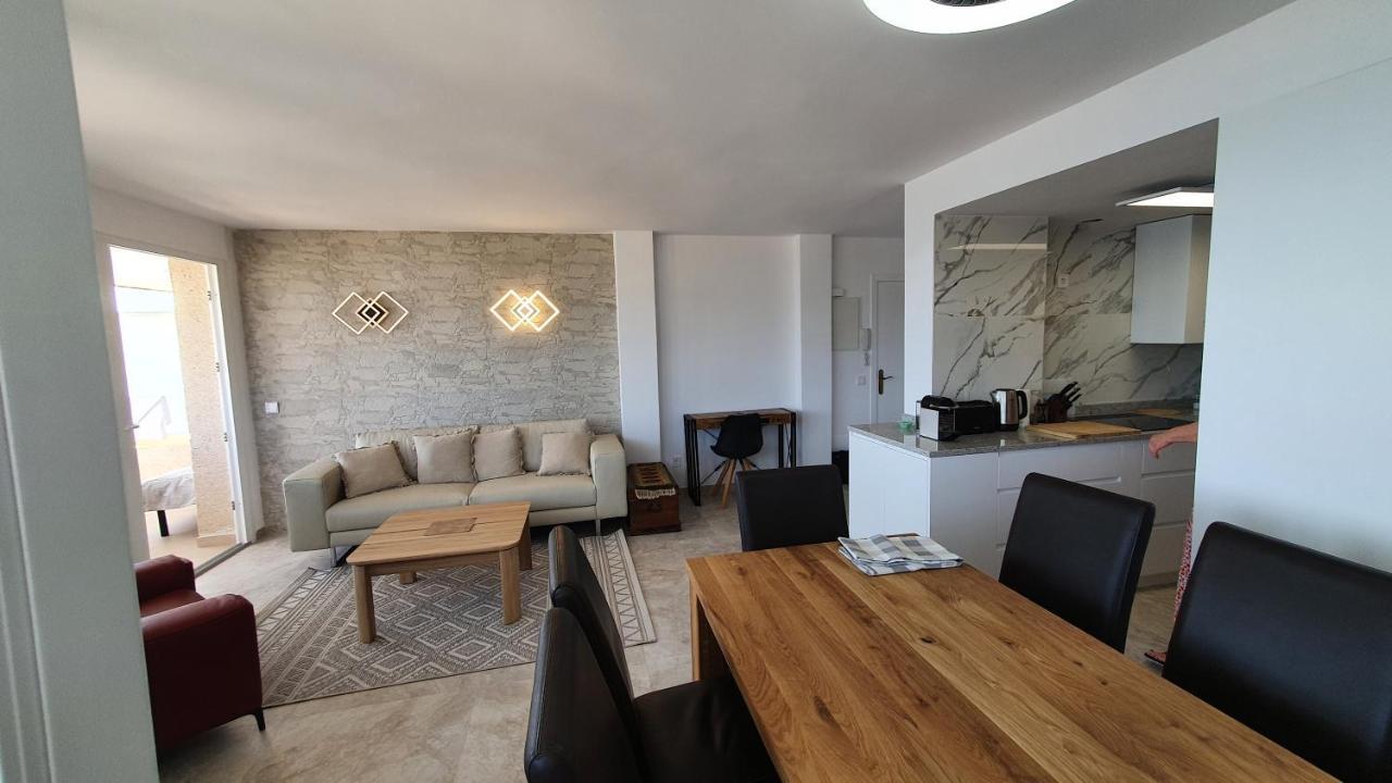 Torre Bona - Seafront, 10 Meters From The Beach! Apartamento *