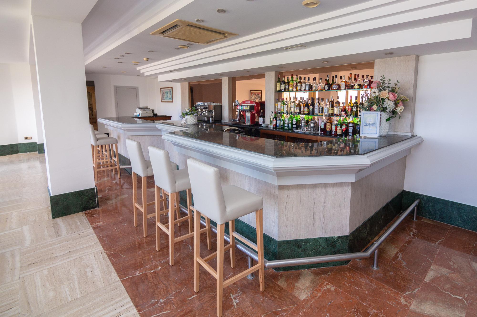 Club Hotel