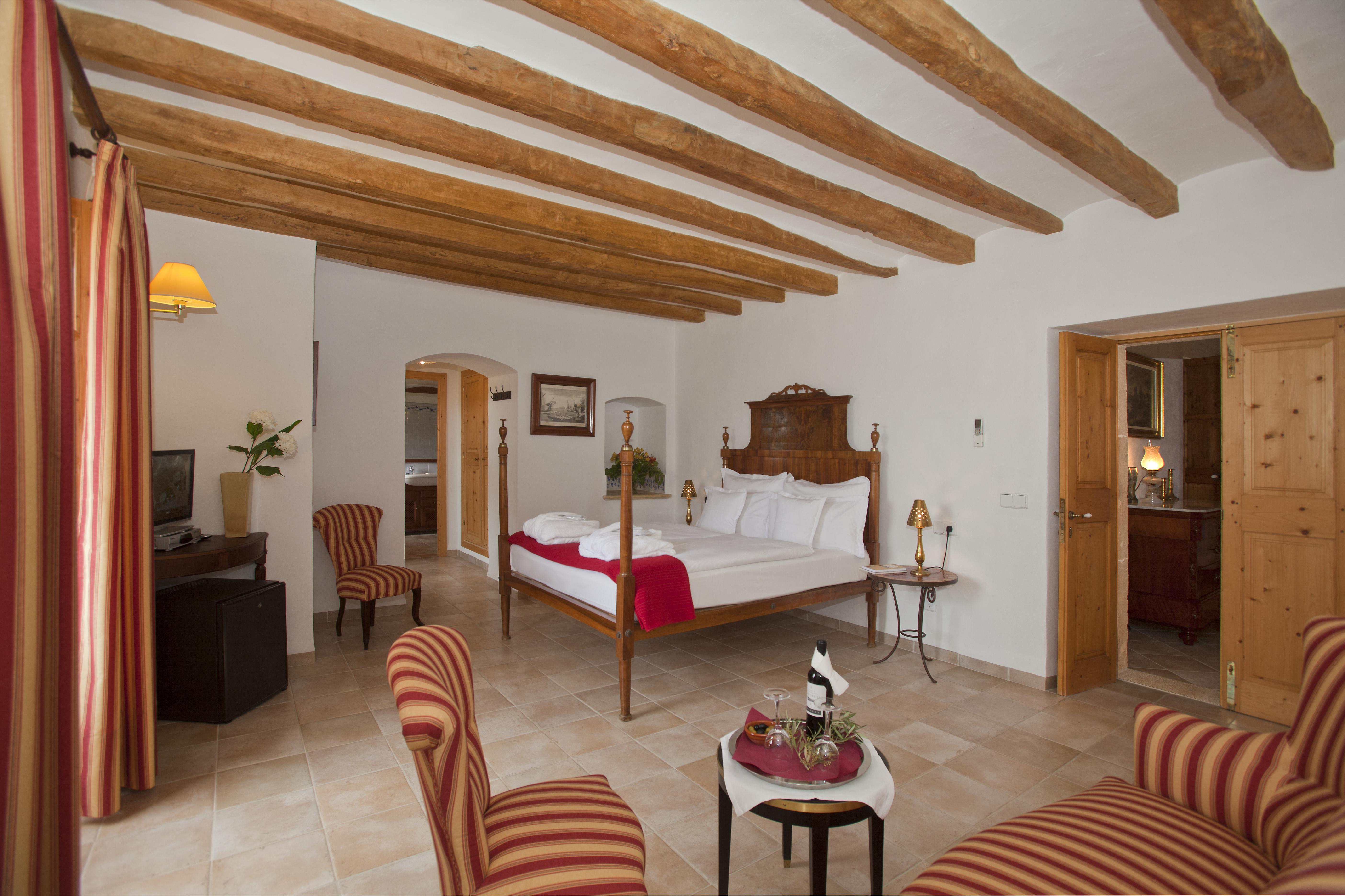 Estades 4*