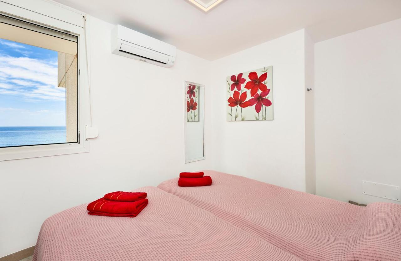Torre Bona - Seafront, 10 Meters From The Beach!