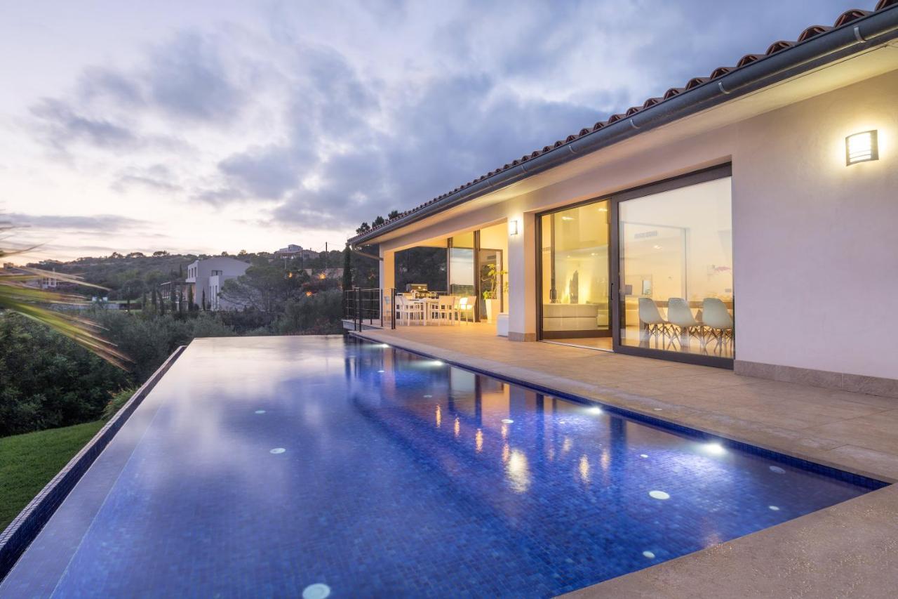 Bonita Con Vistas Espectaculares, Perfecto Familias Villa *