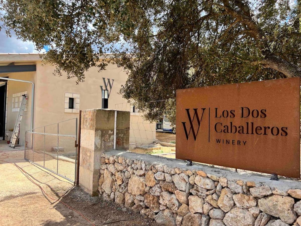 Dos Caballeros Winery & Vacation Chalet