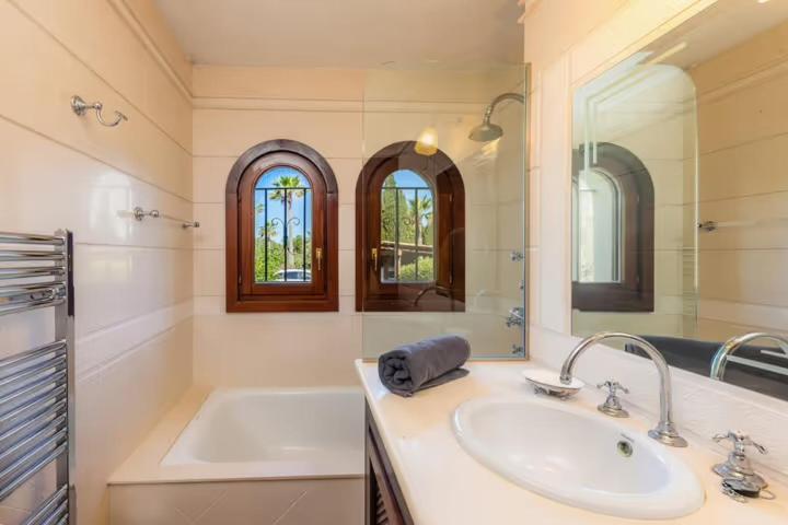 Nofre, Con Un Magnifico Jardin Y Espectacular Piscina Villa