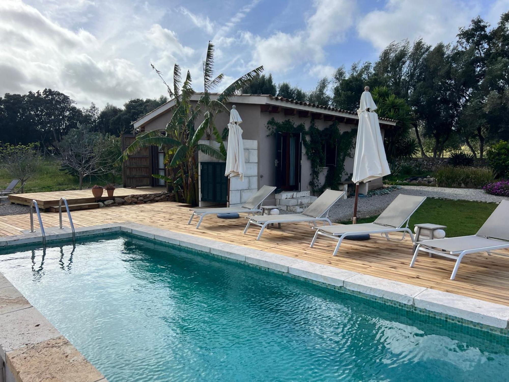 Dos Caballeros Winery & Vacation Chalet Llubi