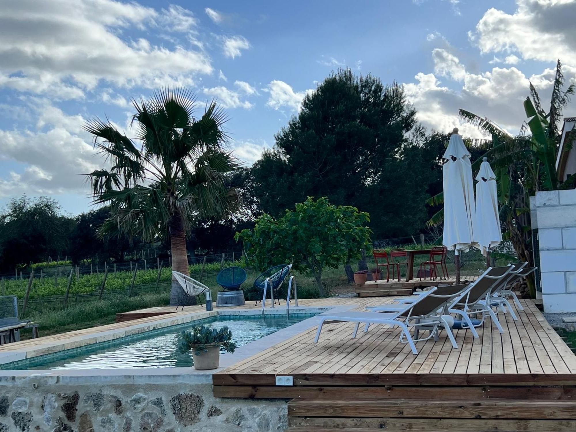 Dos Caballeros Winery & Vacation Llubi