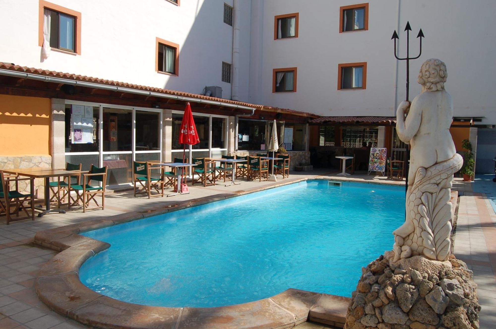 Hotel Raxa 2*