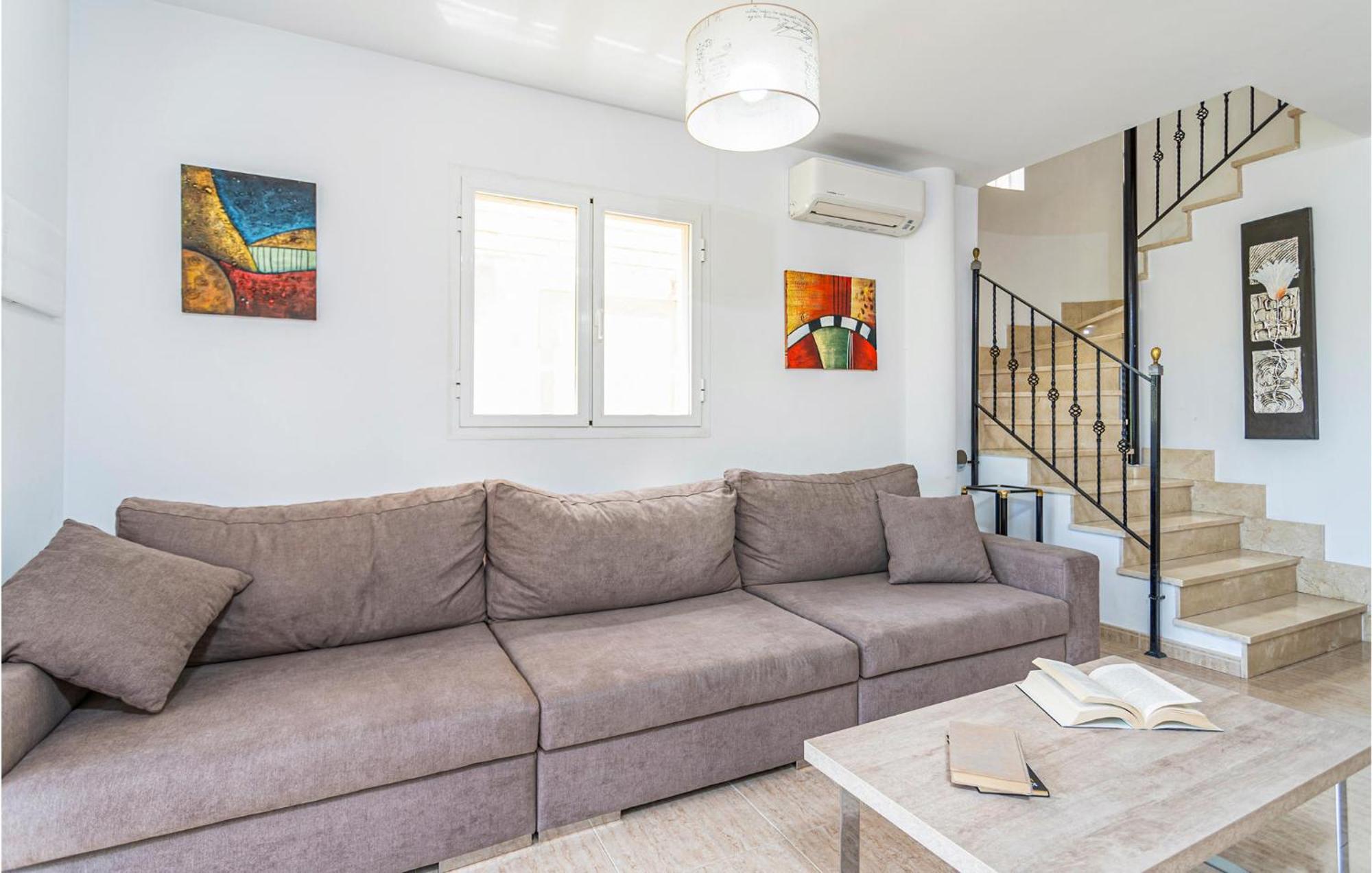 4 Bedroom Beautiful In Alcudia Сasa de vacaciones Puerto de Alcúdia