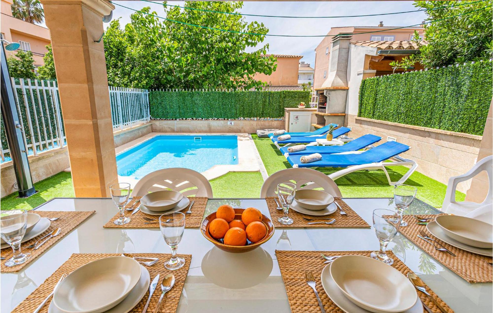 4 Bedroom Beautiful In Alcudia Сasa de vacaciones
