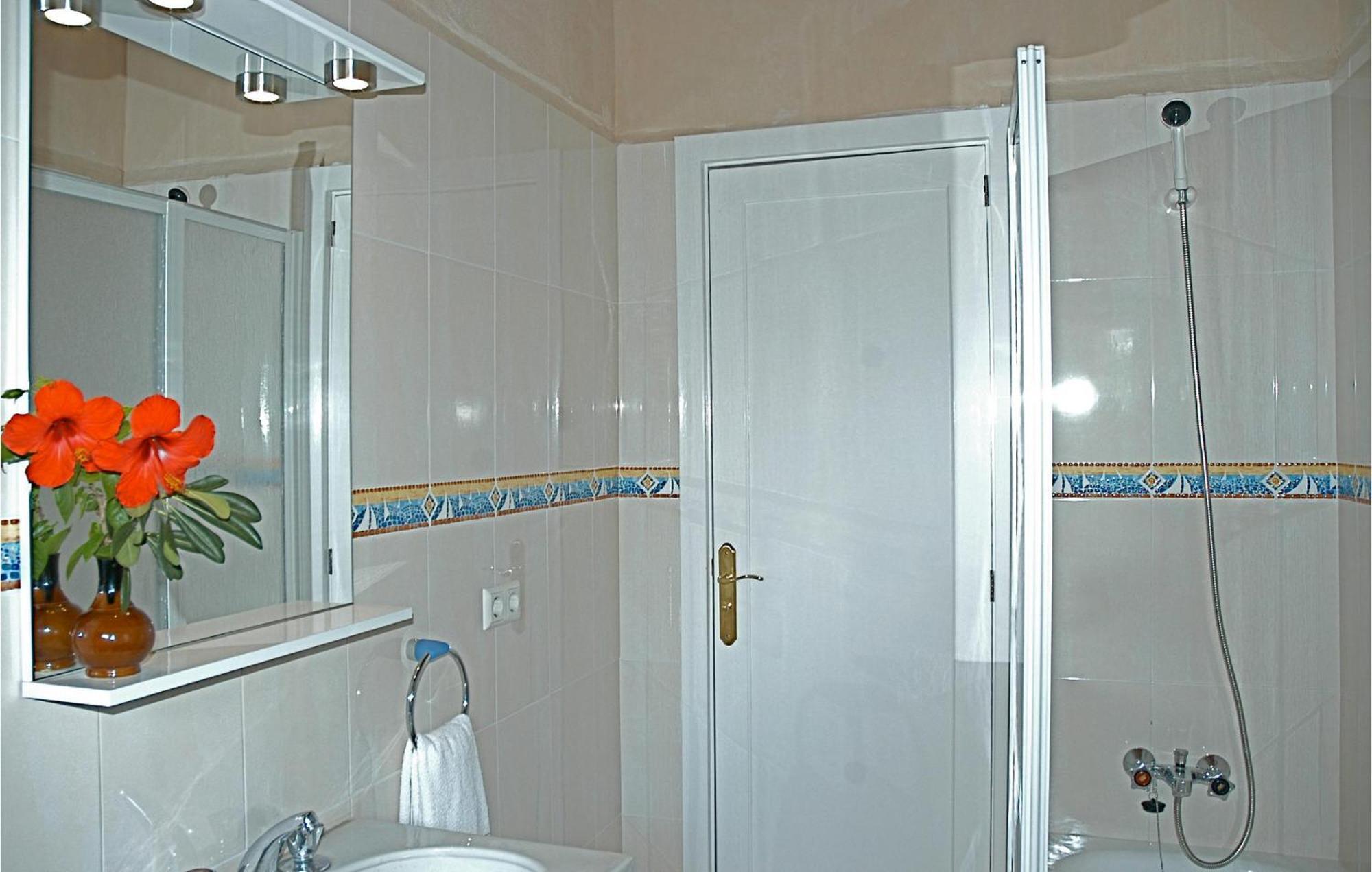 Stunning Home In Estellencs With Jacuzzi * Estellencs (Mallorca)