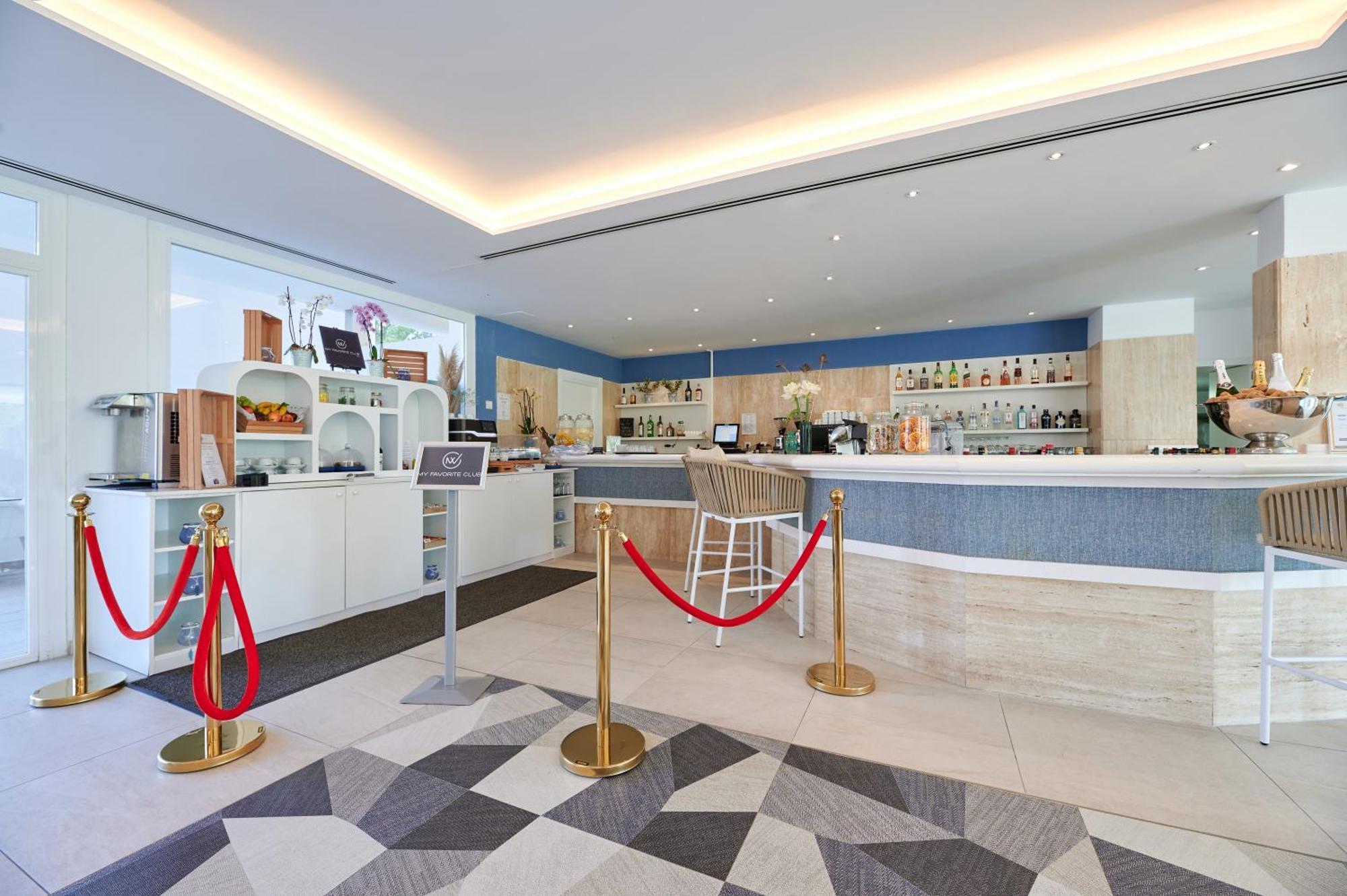 Aluasoul Carolina - Adults Only 4*