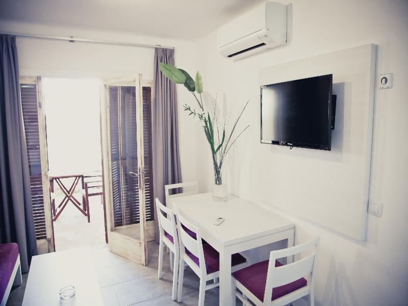 Hotel Playa Ferrera 3*