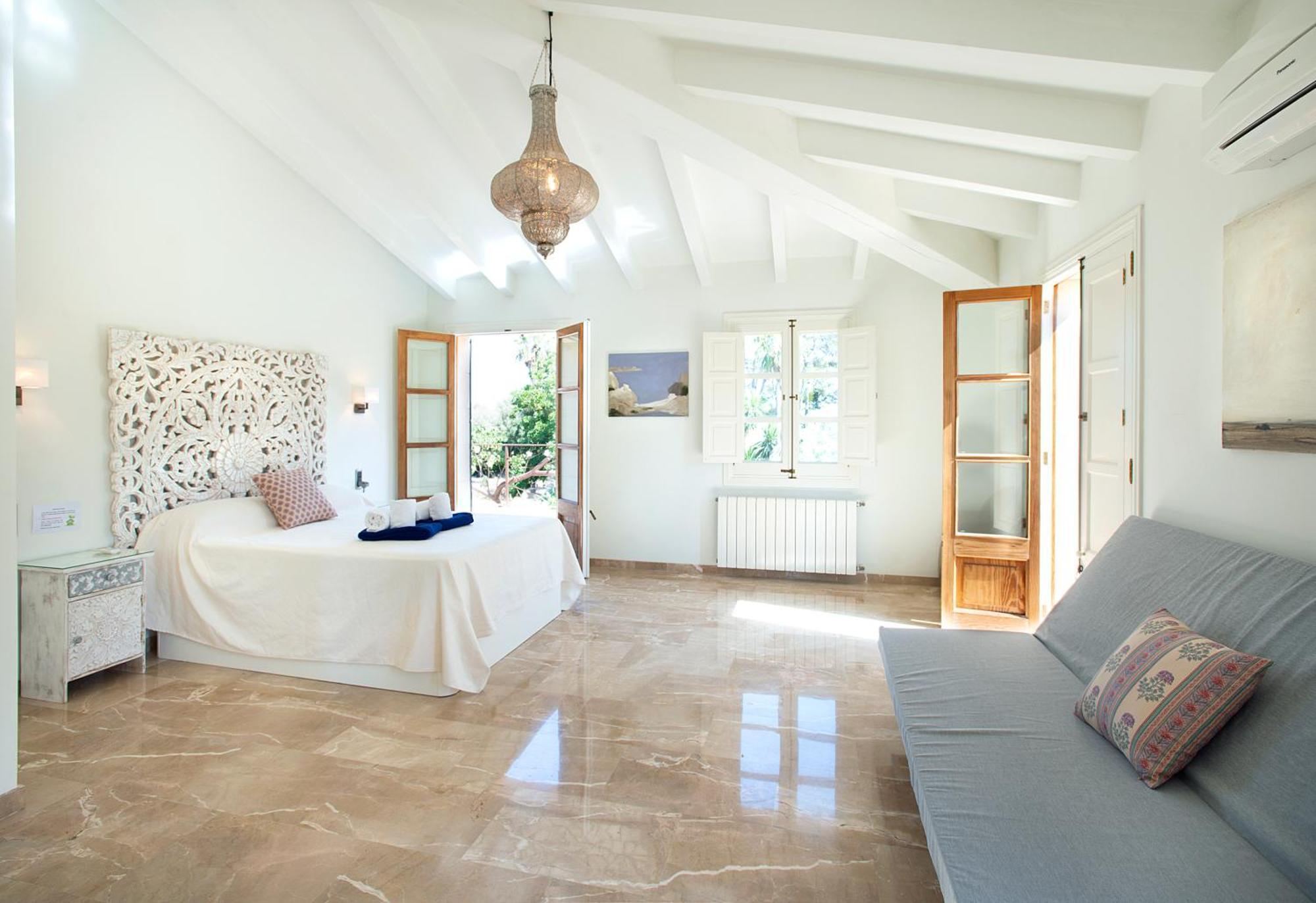 Owl Booking Can Bregat - Luxury Retreat Villa Pollenca