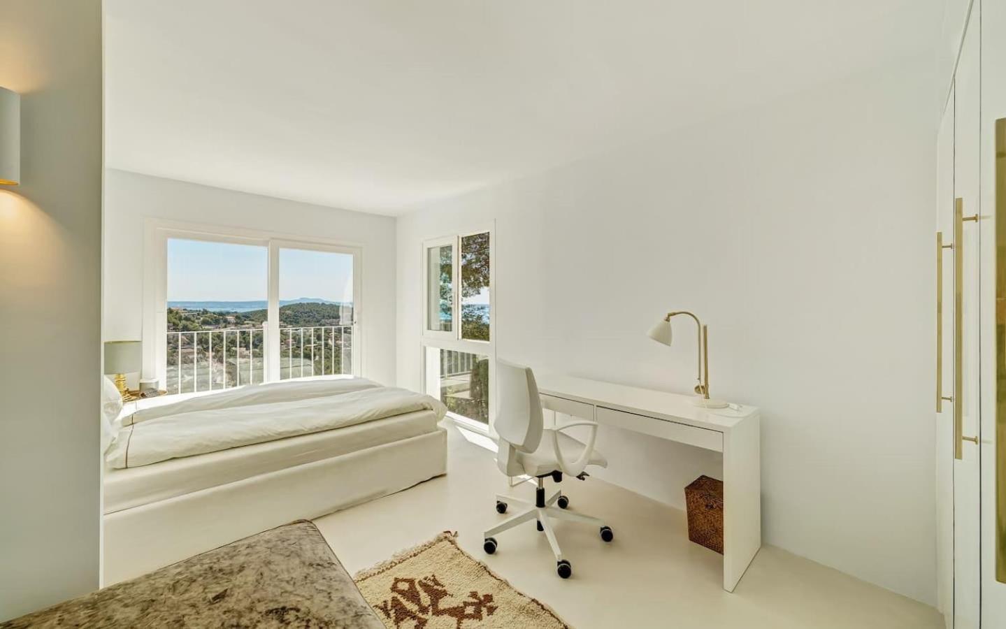 Deluxe With Seaview In Portals Costa D'En Blanes