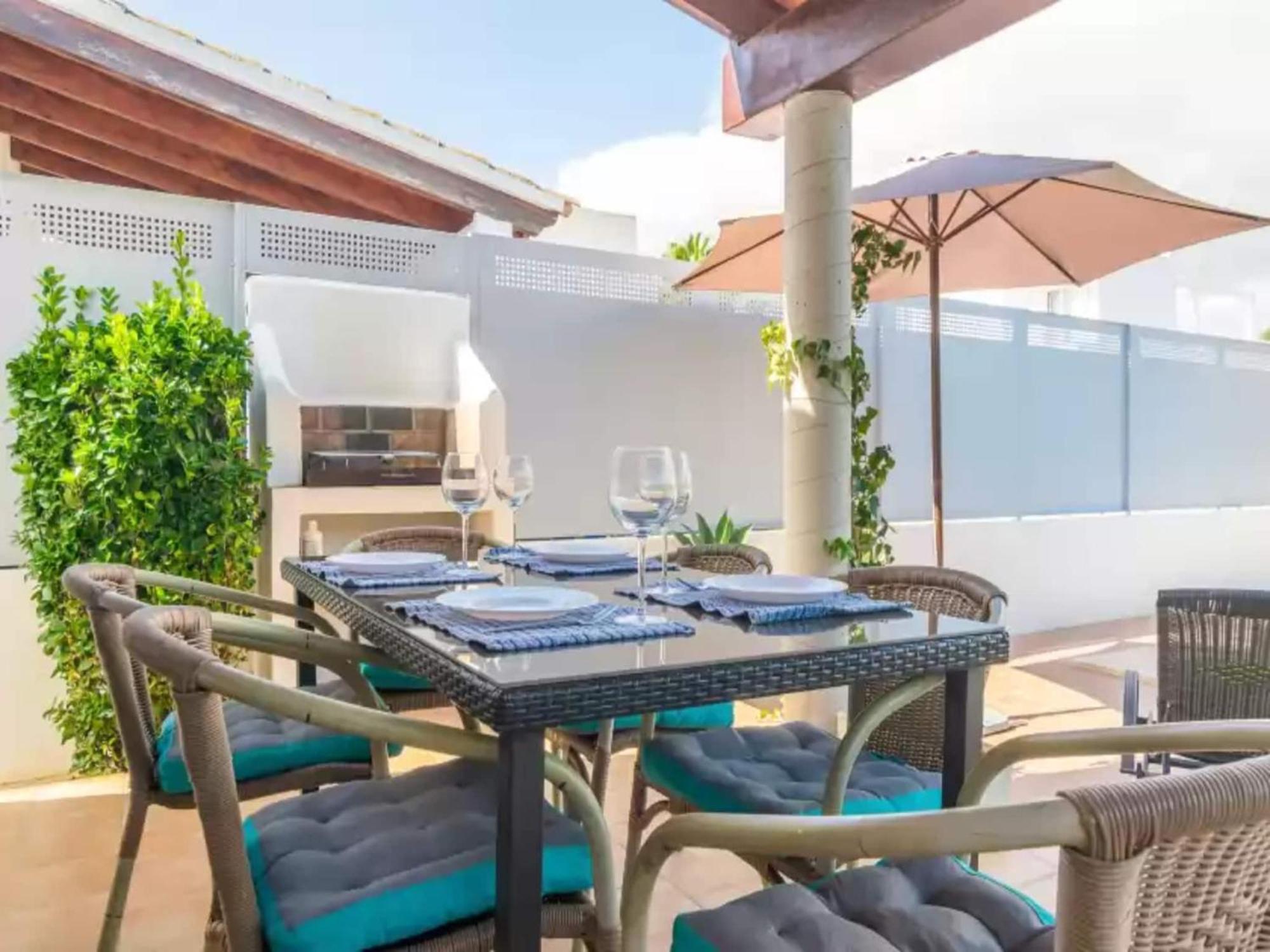 Villa With Private Pool In *