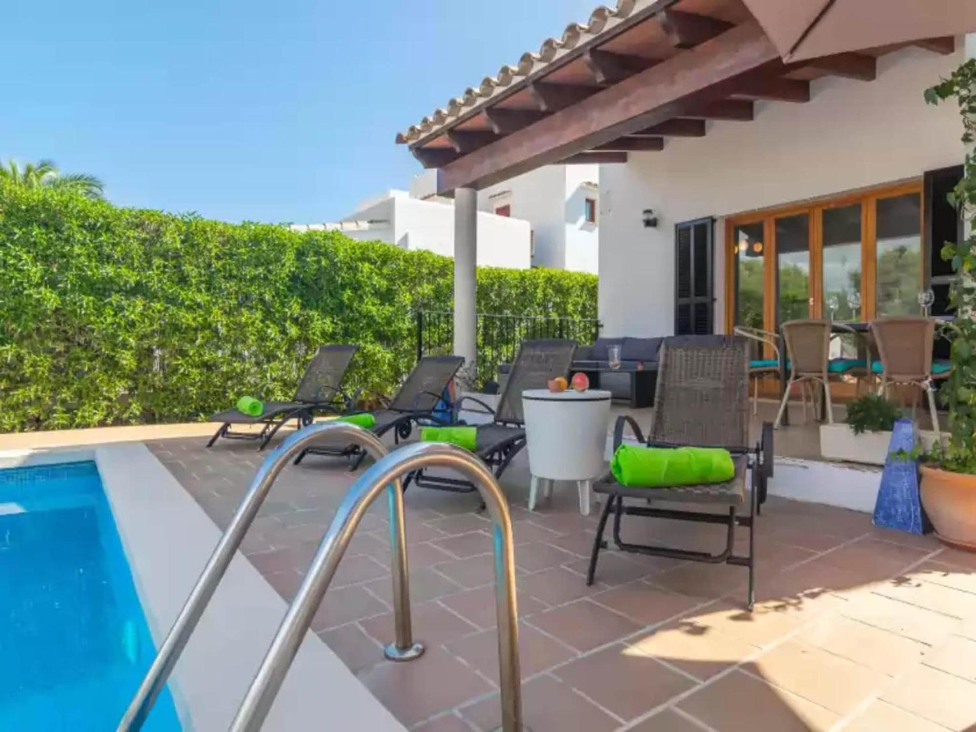 With Private Pool In *