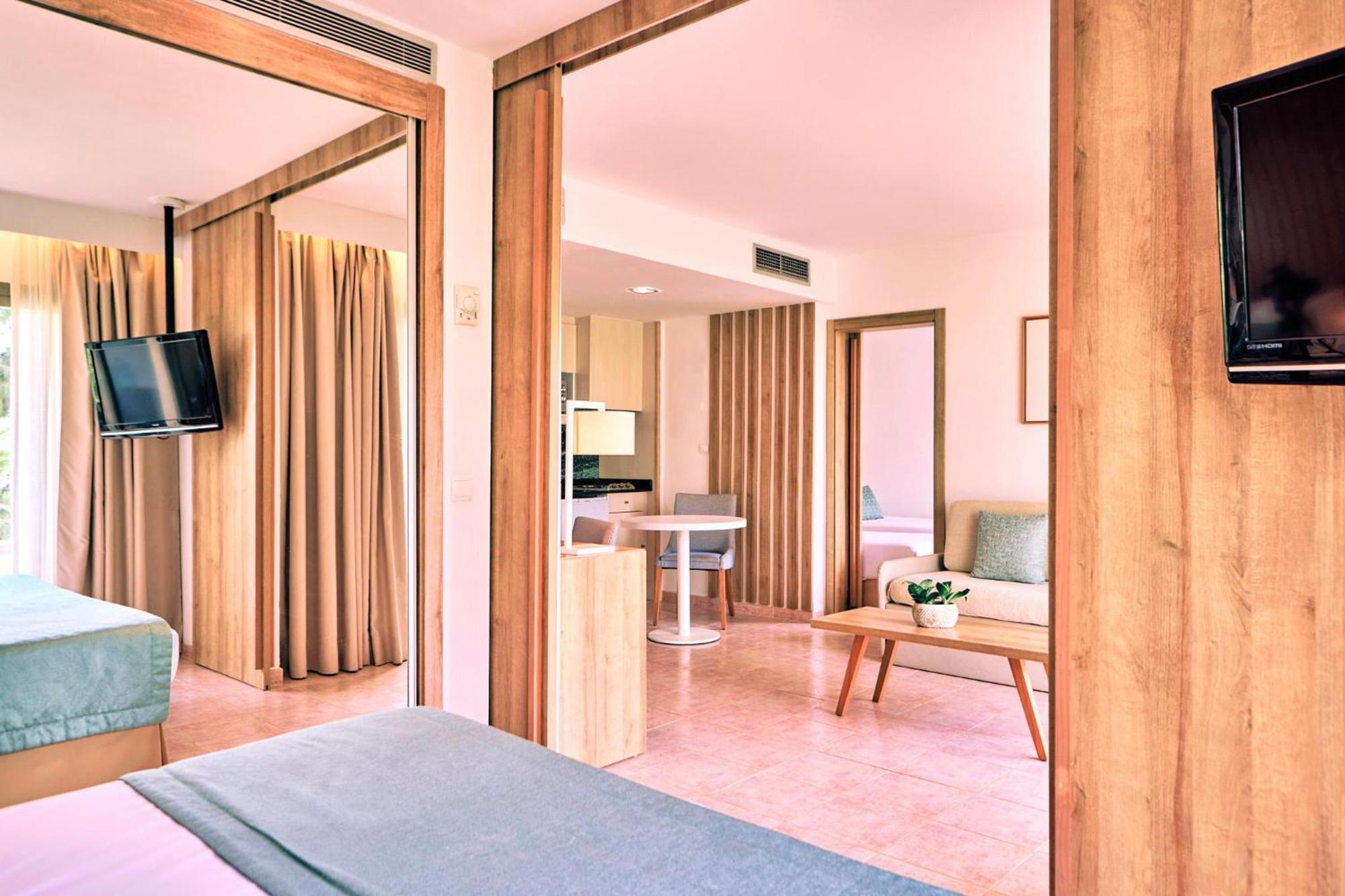 Zafiro Apartahotel 4*