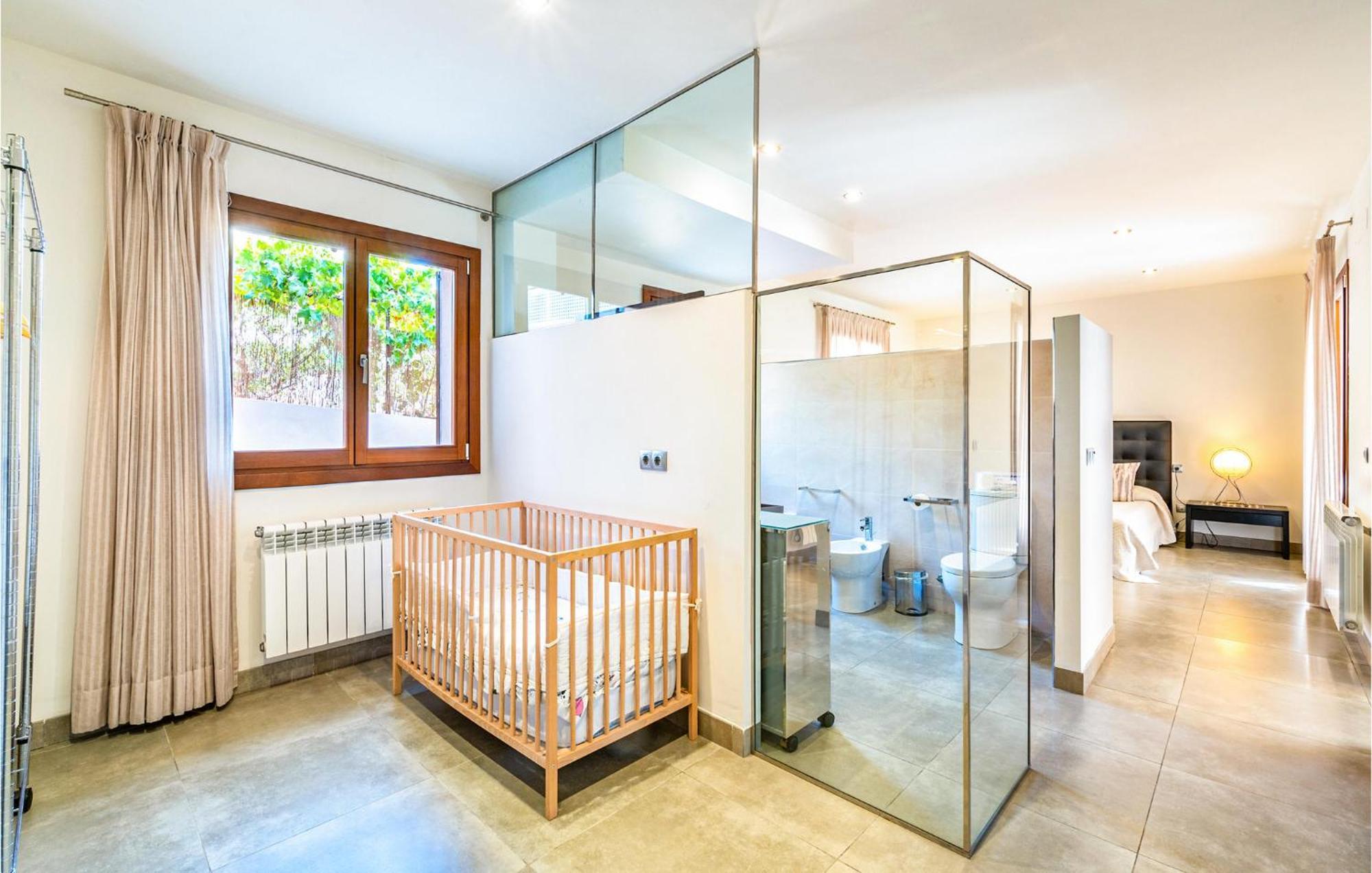 Сasa de vacaciones 3 Bedroom Gorgeous In Mancor De La Vall