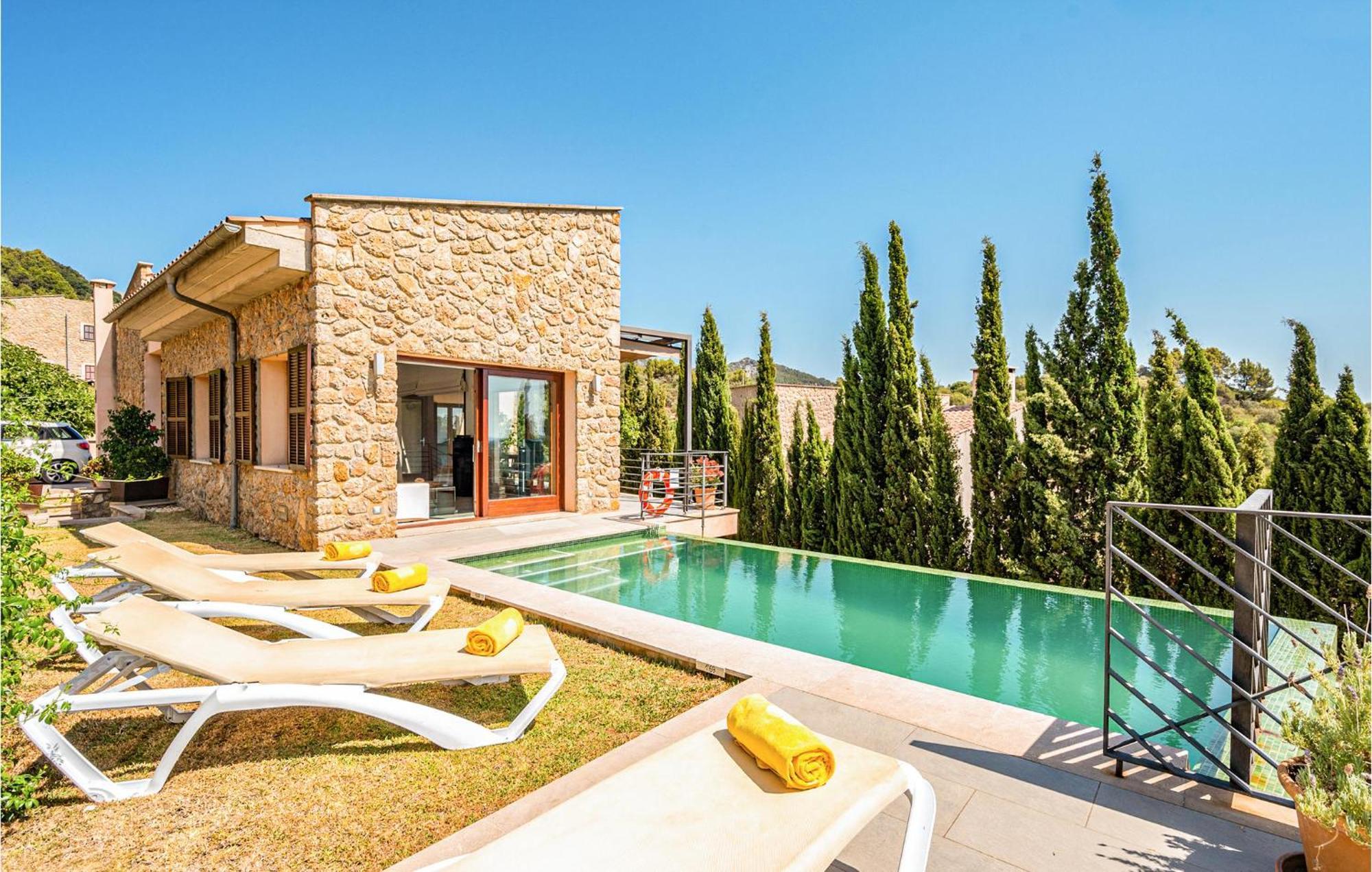 Сasa de vacaciones 3 Bedroom Gorgeous In Mancor De La Vall *