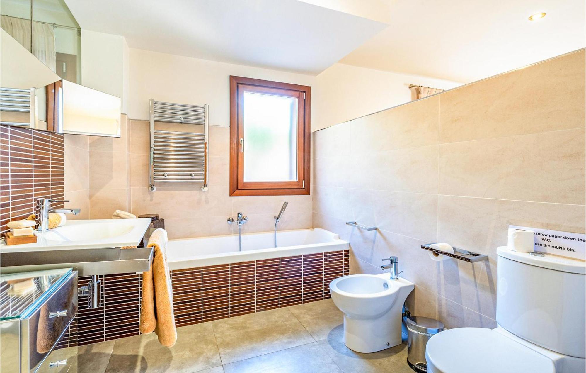 3 Bedroom Gorgeous In Mancor De La Vall Сasa de vacaciones Mancor del Valle