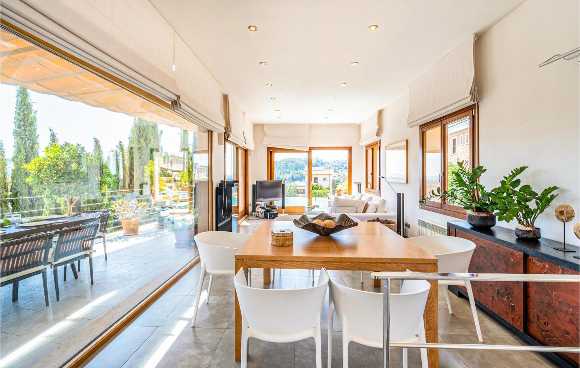 Сasa de vacaciones 3 Bedroom Gorgeous In Mancor De La Vall Mancor del Valle